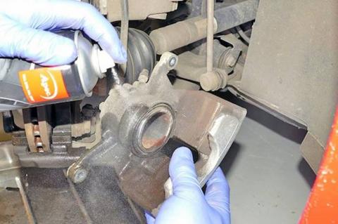 How to use brake cleaner