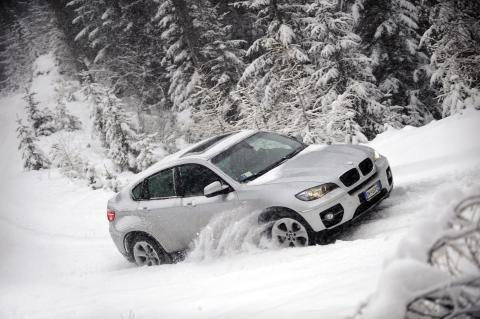 Winter tyres are amazingly effective in deep snow A BMW driving in deep snow