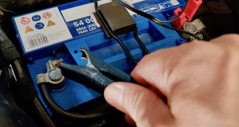 Connecting battery charger How battery charger works
