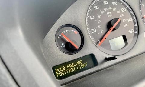 Volvo bulb warning