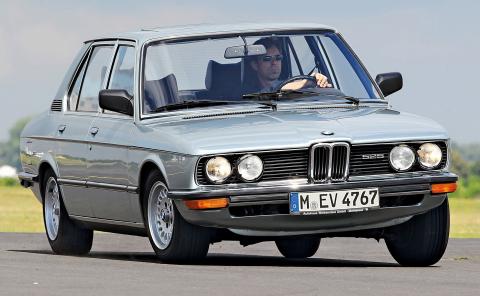 The first generation E12 The first generation E12