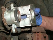 How to change a brake caliper: step 06