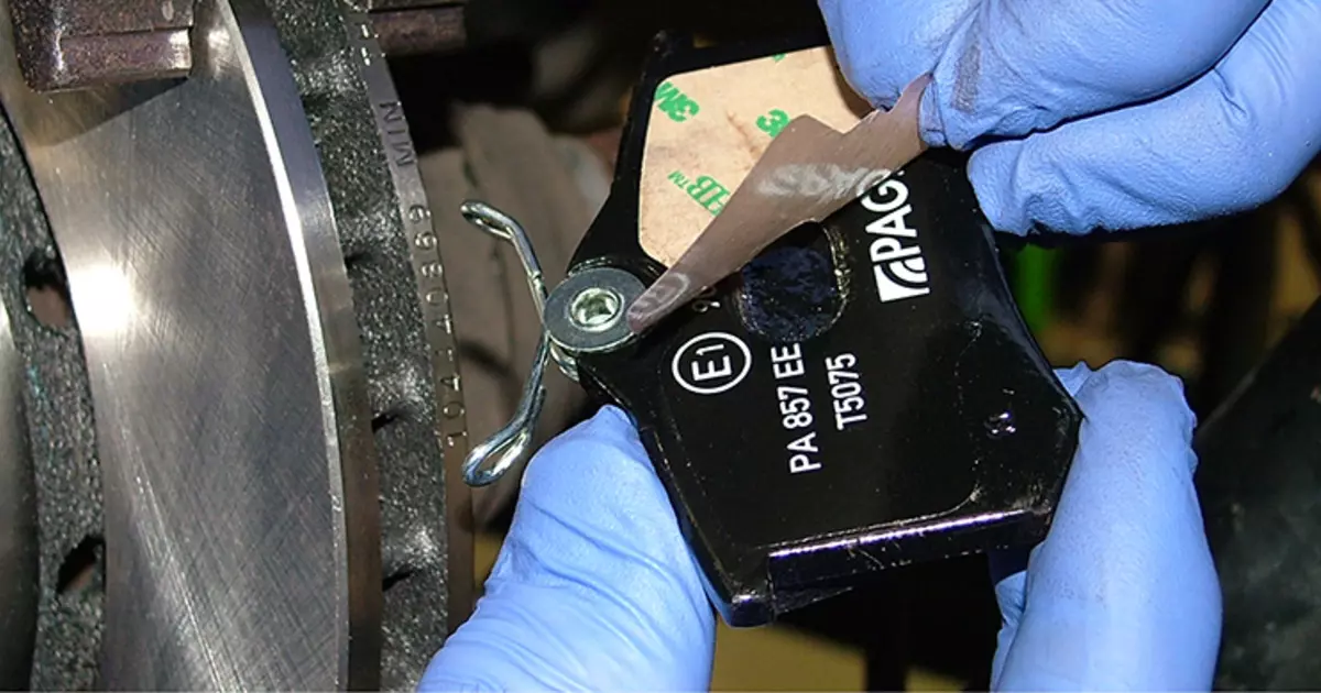 How to Stop Brake Pad Squeal - Web How%20to%20stop%20brake%20paD%20noise H